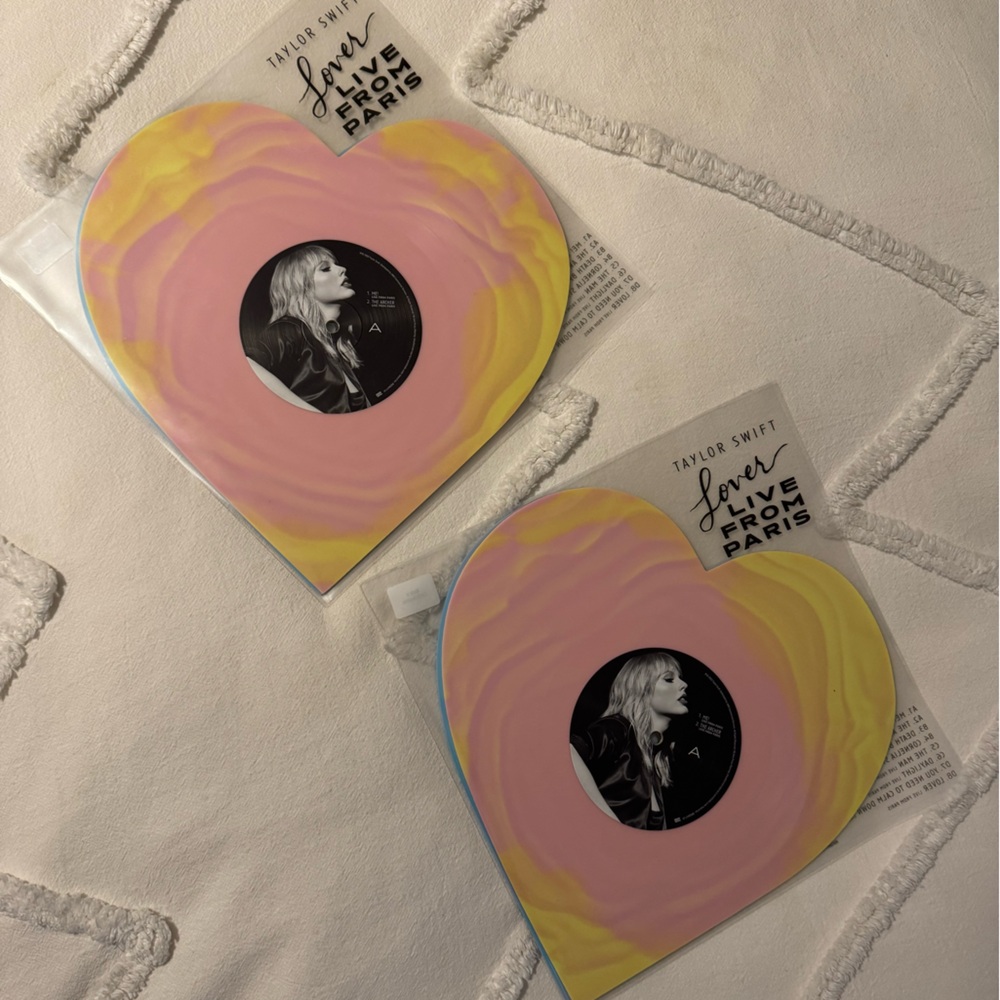 Taylor Swift Lover Live From Paris Heart Shaped Vinyl - Picture 4 of 4